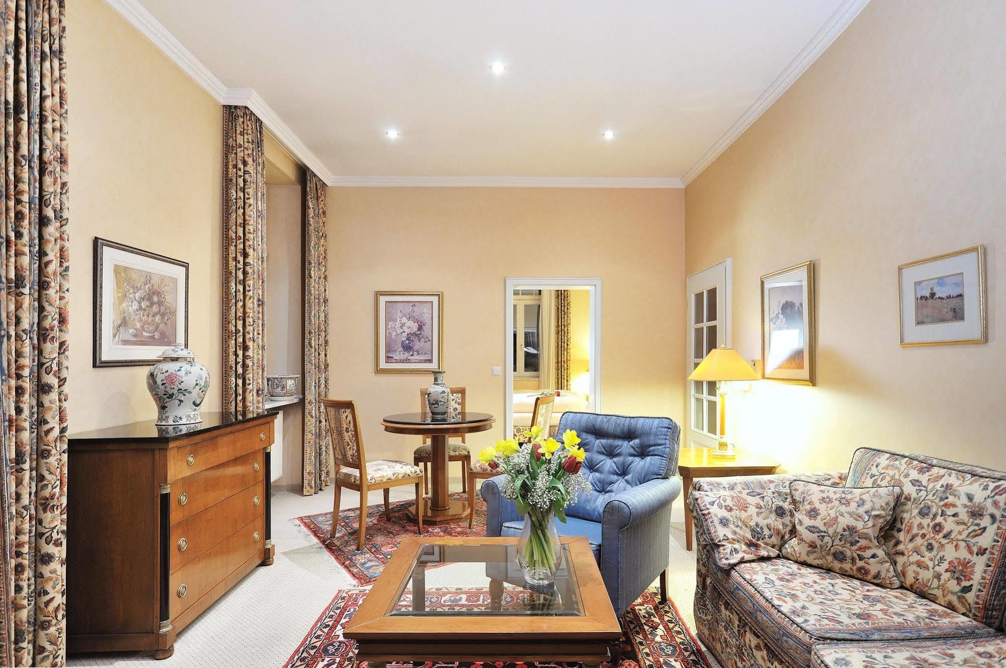 Hotel Residenz Am Rosengarten Бад Кисинген Екстериор снимка