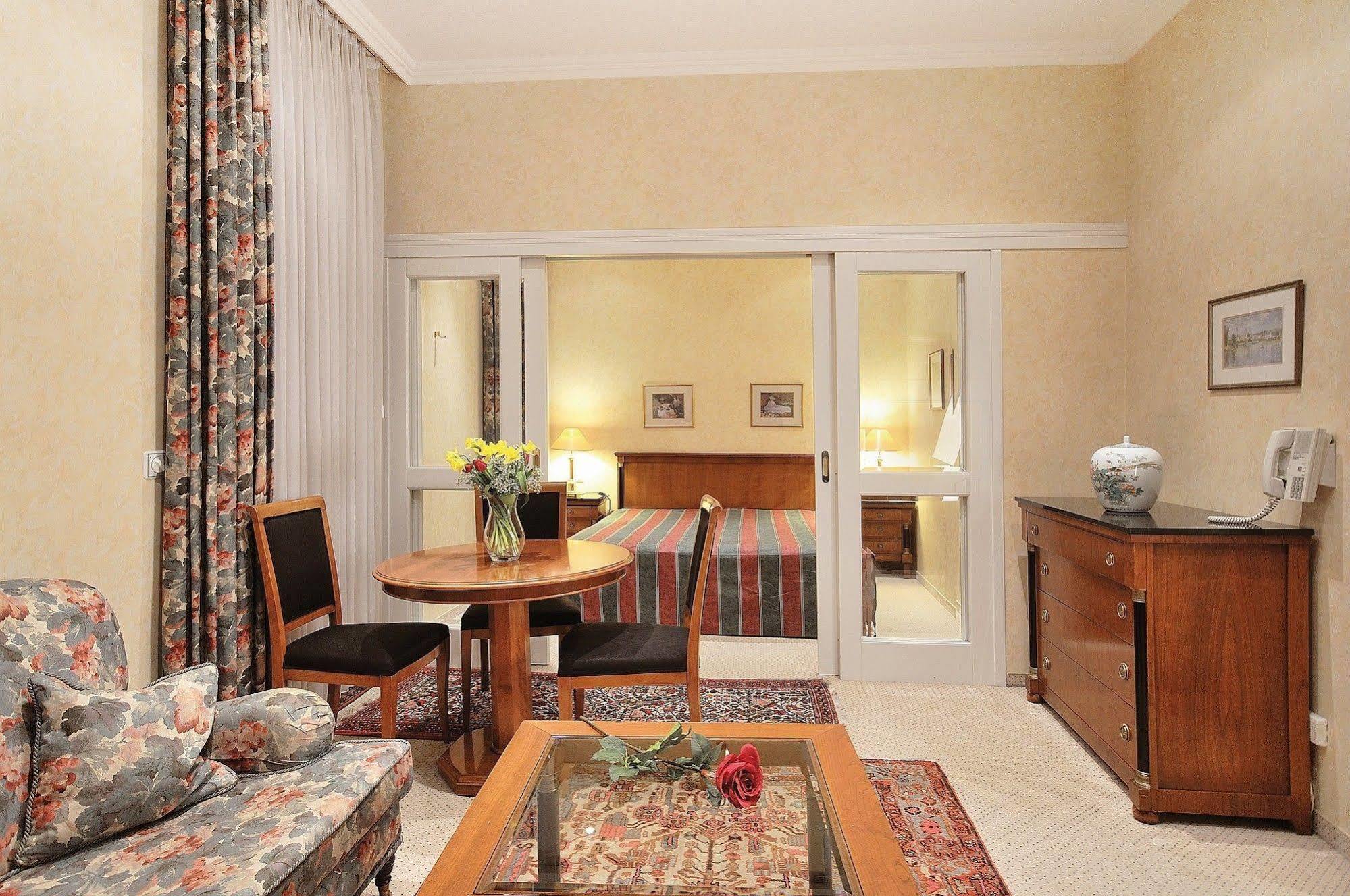 Hotel Residenz Am Rosengarten Бад Кисинген Стая снимка